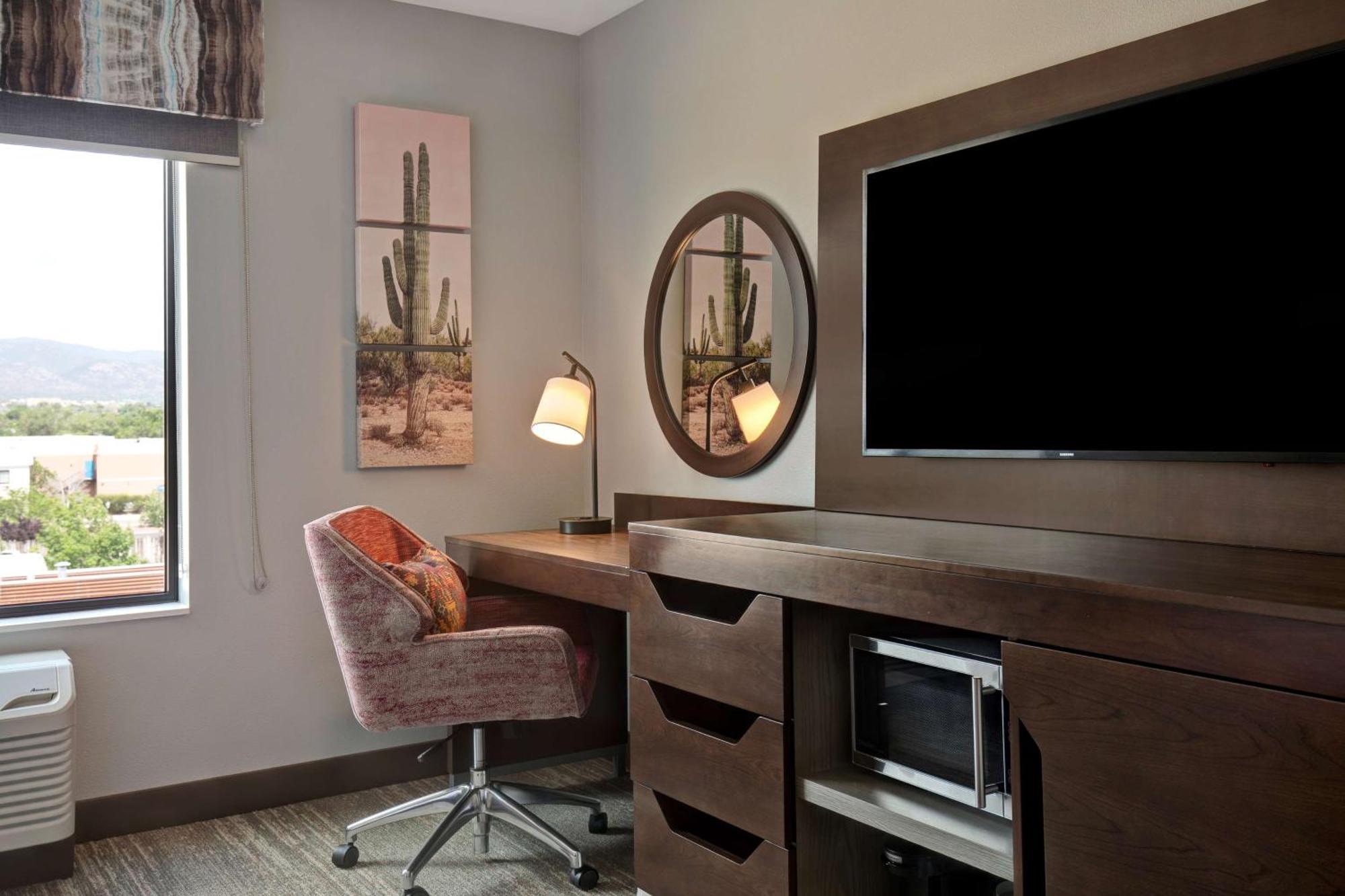 Queen Room Two Queen Beds Mountain View Non-Smoking