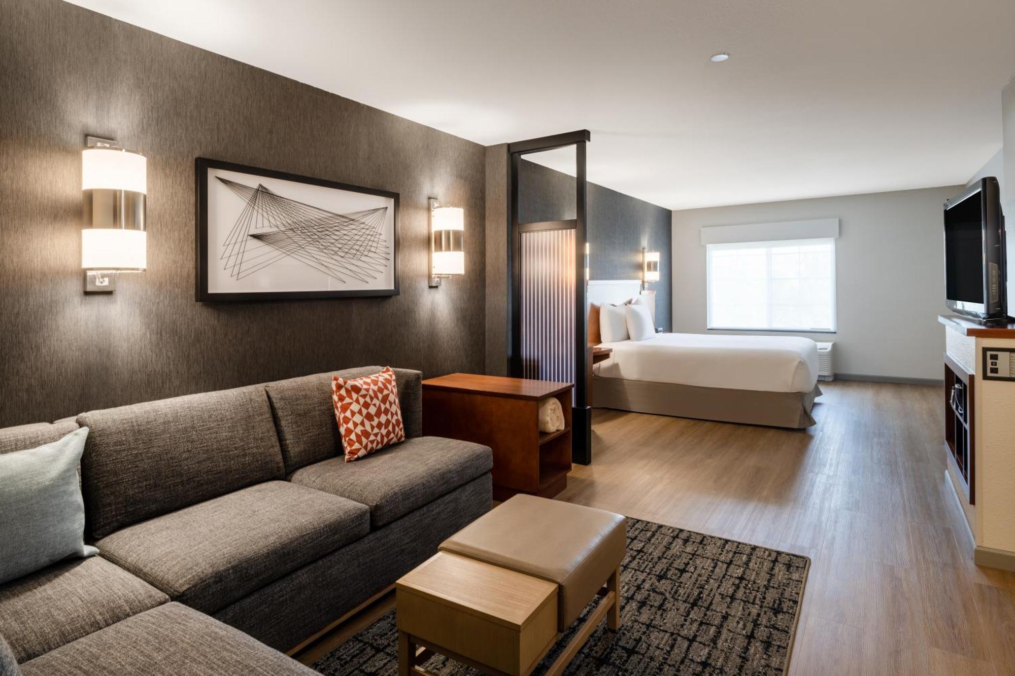 Queen Room Sofa Bed Roll Shower Disability Access