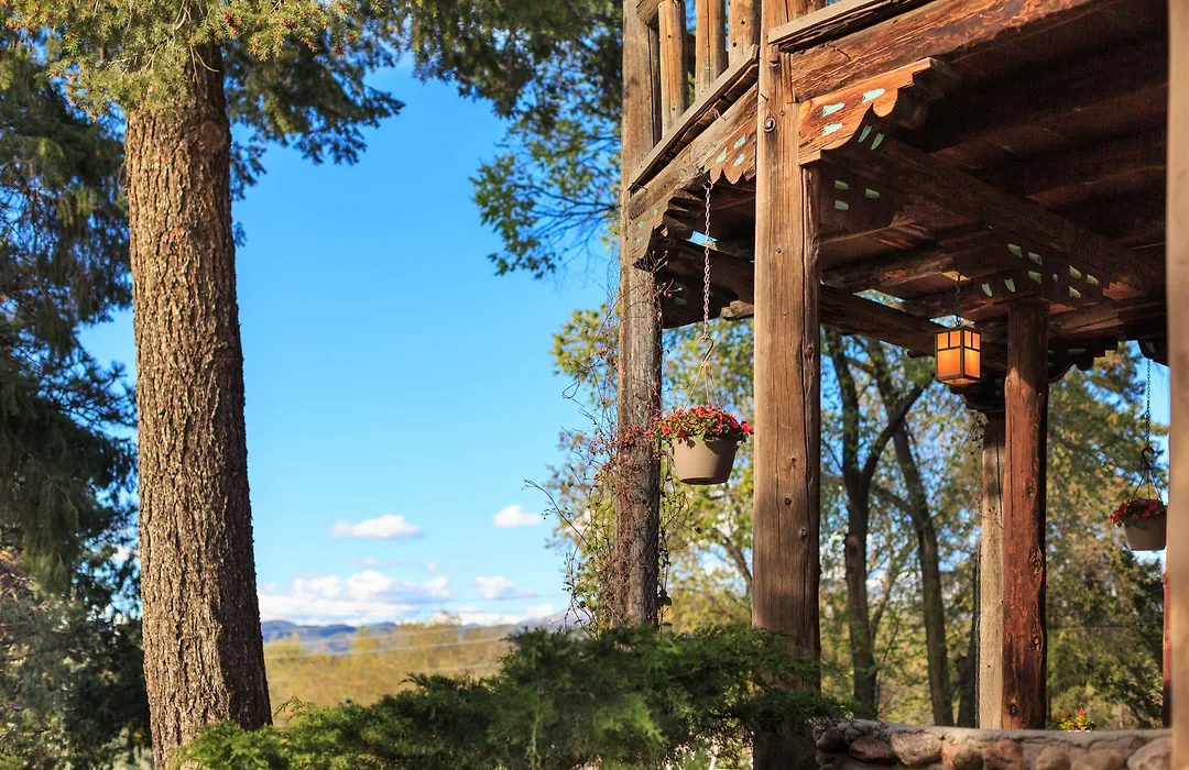 Inn Of The Turquoise Bear-1