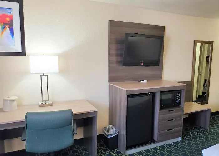 Baymont By Wyndham Santa Fe Hotel