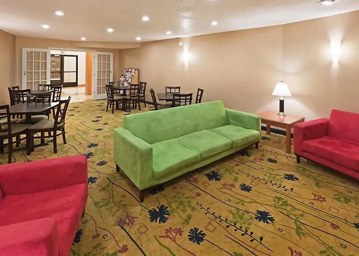 Ramada By Wyndham Santa Fe Hotel