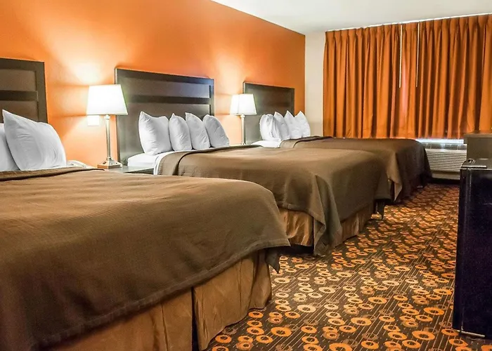 Econo Lodge Inn & Suites Santa Fe South