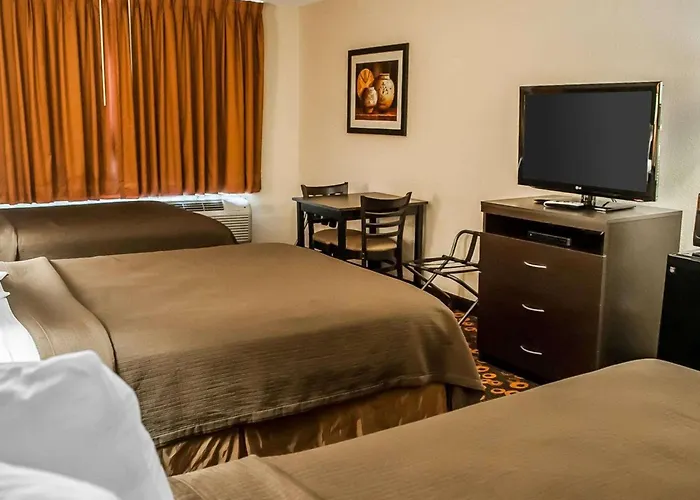 Econo Lodge Inn & Suites Santa Fe South